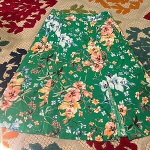 Floral mid length skirt with slit on the leg